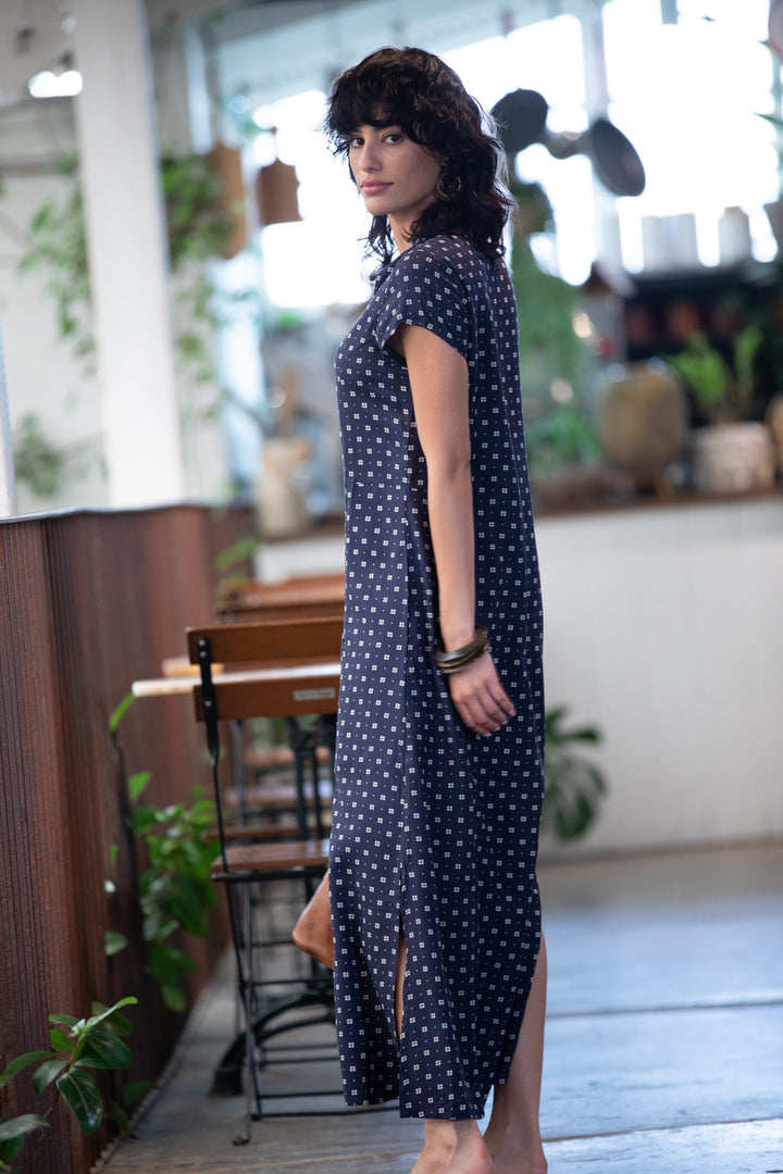 Noor Caftan - Dark Navy & White