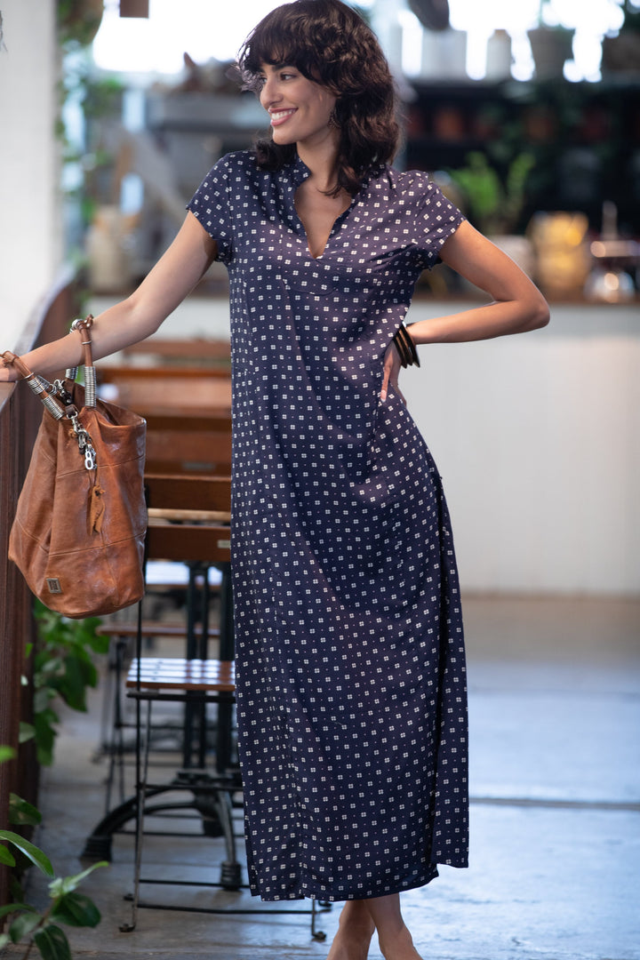Noor Caftan - Dark Navy & White